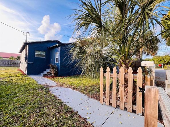 1927 Windsor Ave, West Palm Beach FL 33407