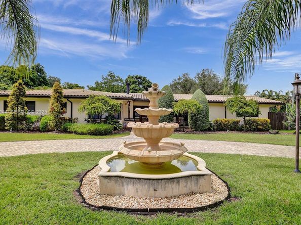 9890 SW 138th St, Miami FL 33176