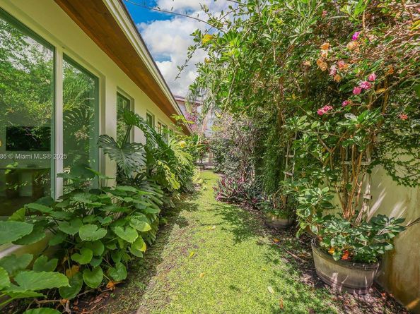 6910 SW 145th Ter, Palmetto Bay FL 33158