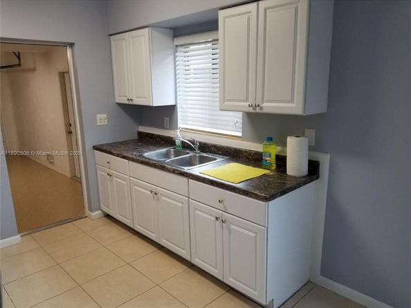 949 NW 10th St, Homestead FL 33030