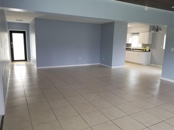 949 NW 10th St, Homestead FL 33030