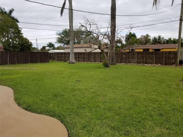 949 NW 10th St, Homestead FL 33030
