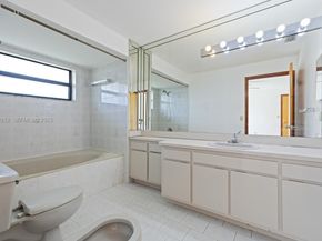 12770 NW 11th St, Miami FL 33182