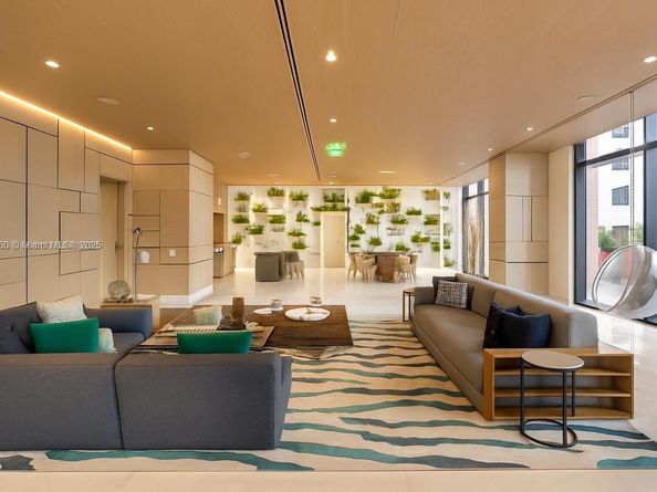 45 SW 9th St 1209, Miami FL 33130