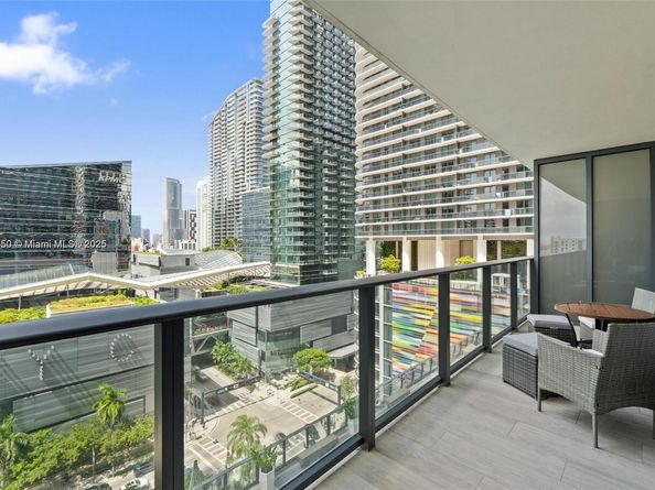 45 SW 9th St 1209, Miami FL 33130