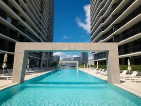 45 SW 9th St 1209, Miami FL 33130