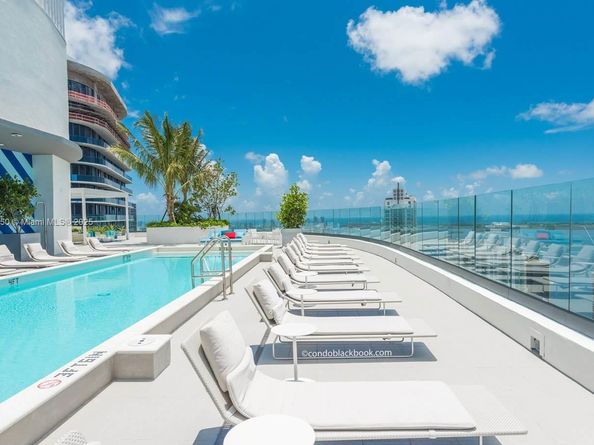 45 SW 9th St 1209, Miami FL 33130