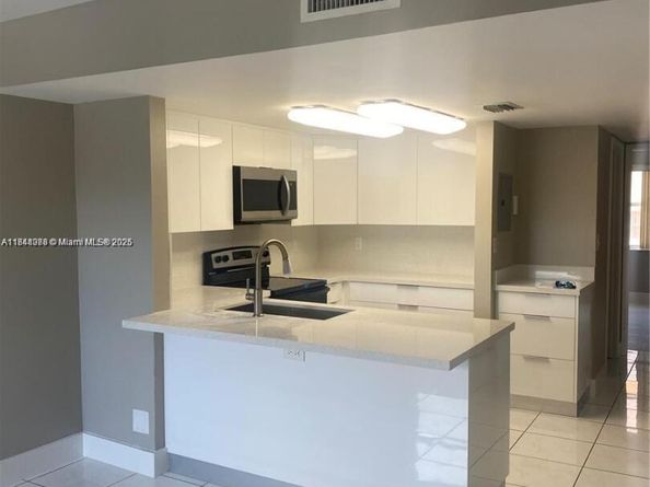 1368 NW 24th Ave 1368, Miami FL 33125