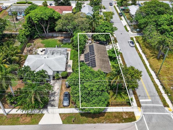 310 SE 8TH Street, Delray Beach FL 33483