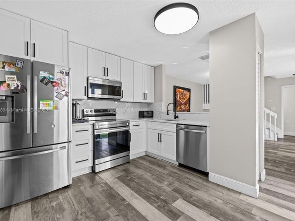 10997 Long Boat Dr, Cooper City FL 33026