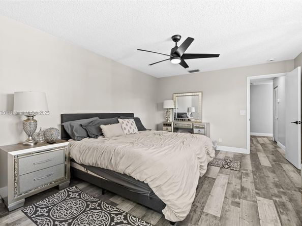 10997 Long Boat Dr, Cooper City FL 33026