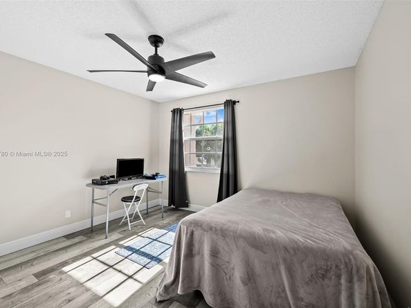 10997 Long Boat Dr, Cooper City FL 33026