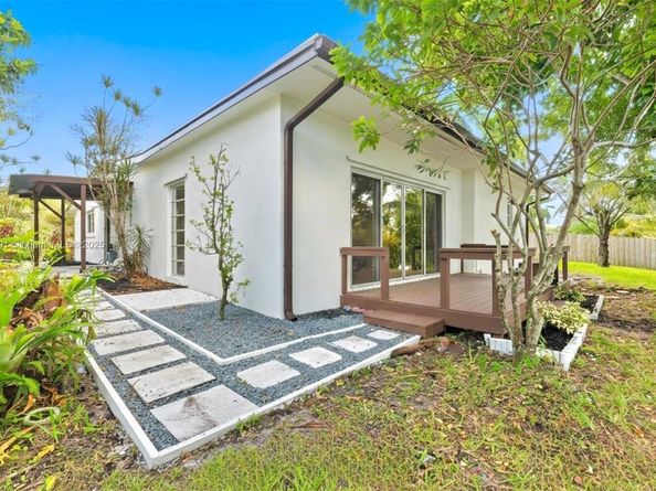 1905 NW 62nd Ter, Margate FL 33063