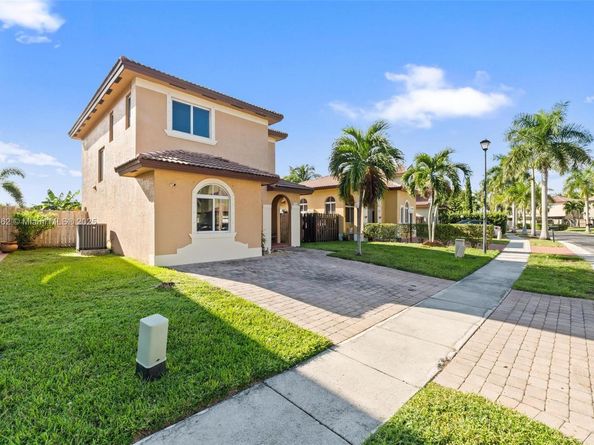 2526 NE 41st Ave, Homestead FL 33033