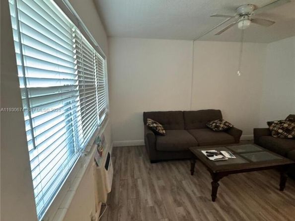 118 E Salisbury  E 118, West Palm Beach FL 33417