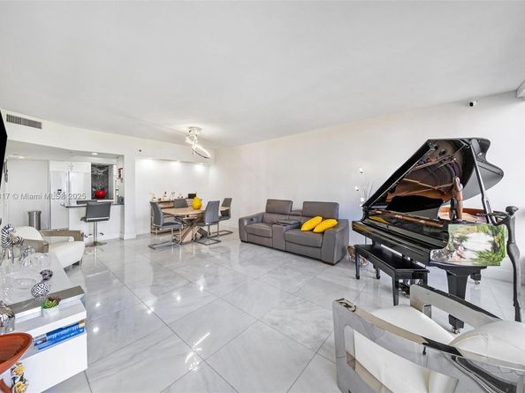 520 Brickell Key Dr A710, Miami FL 33131