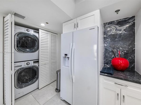 520 Brickell Key Dr A710, Miami FL 33131