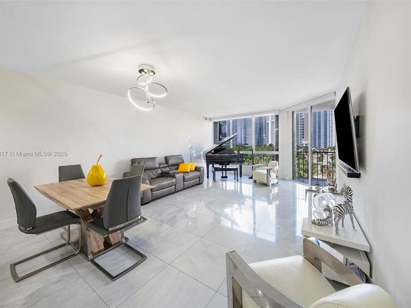 520 Brickell Key Dr A710, Miami FL 33131