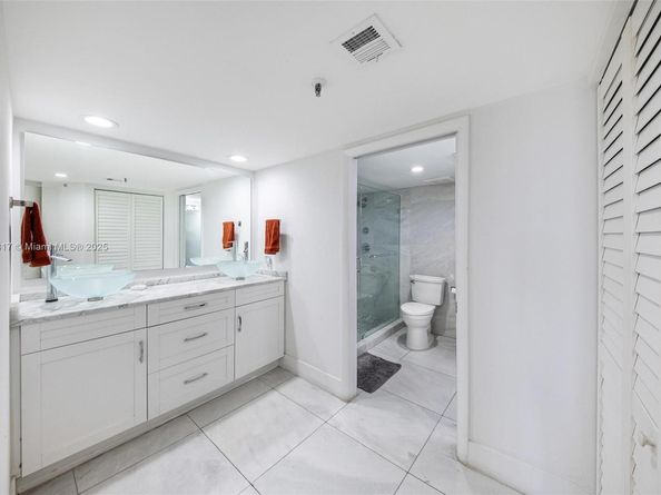 520 Brickell Key Dr A710, Miami FL 33131