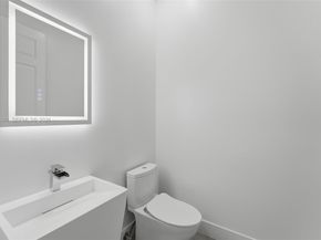 11098 Canary Island Ct, Plantation FL 33324