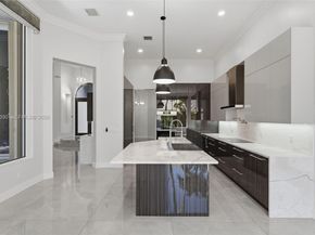 11098 Canary Island Ct, Plantation FL 33324