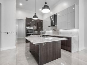 11098 Canary Island Ct, Plantation FL 33324