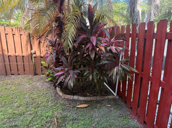 2402 NE 41st Pl, Homestead FL 33033