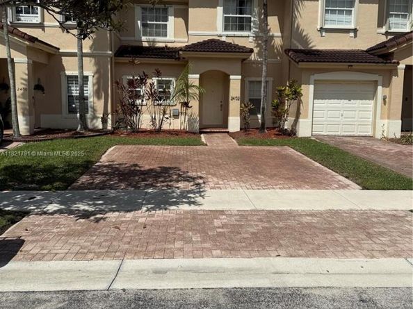 2402 NE 41st Pl, Homestead FL 33033