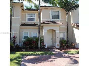 2402 NE 41st Pl