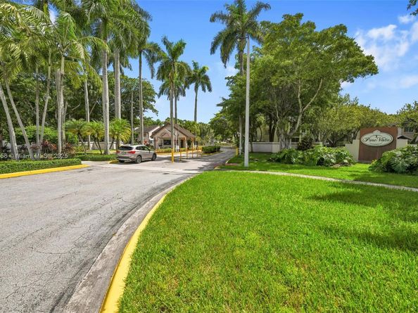 14006 SW 91st Ter 14006, Miami FL 33186