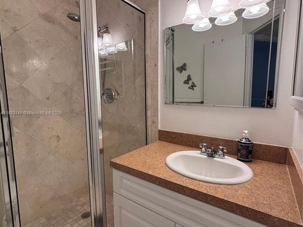 4331 NW 16th St D304, Lauderhill FL 33313