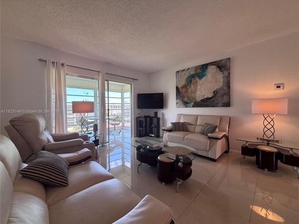 4331 NW 16th St D304, Lauderhill FL 33313