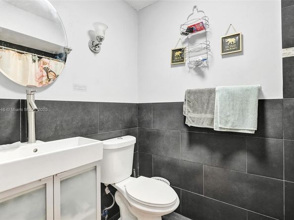 6925 W 3rd Ave, Hialeah FL 33014