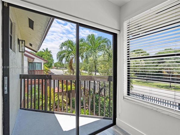 640 NW 98th Ct 640, Miami FL 33172