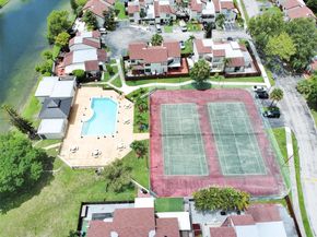 640 NW 98th Ct 640, Miami FL 33172