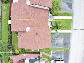 640 NW 98th Ct 640, Miami FL 33172
