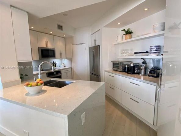 888 Brickell Key Dr 2209, Miami FL 33131