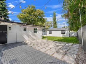 5771 SW 39th St, Davie FL 33314