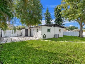 5771 SW 39th St, Davie FL 33314