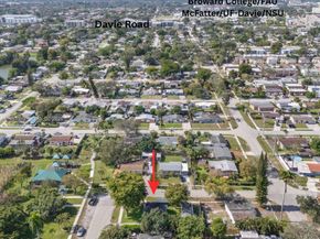 5771 SW 39th St, Davie FL 33314