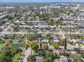 5771 SW 39th St, Davie FL 33314