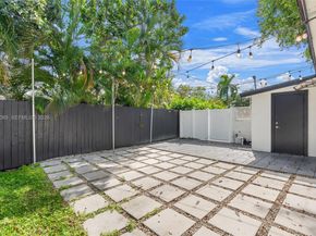 5771 SW 39th St, Davie FL 33314