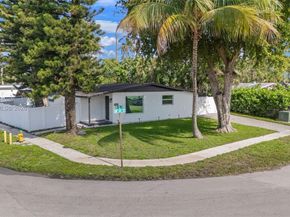 5771 SW 39th St, Davie FL 33314