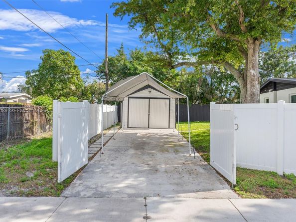 5771 SW 39th St, Davie FL 33314