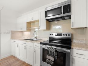 5771 SW 39th St, Davie FL 33314