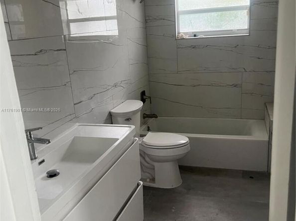 20 NE 215th St, Miami Gardens FL 33179