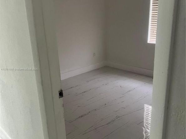 20 NE 215th St, Miami Gardens FL 33179