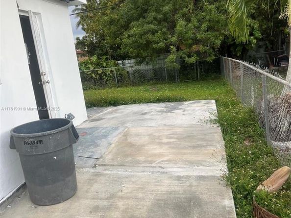 20 NE 215th St, Miami Gardens FL 33179