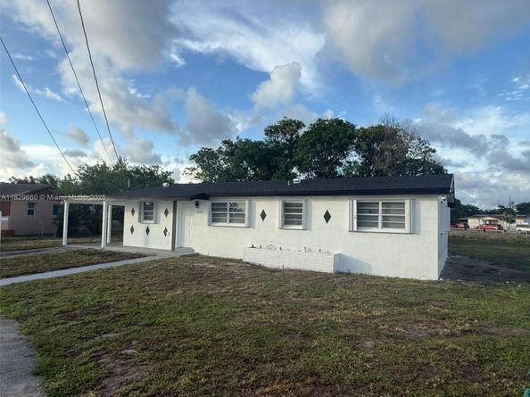 18535 NW 39th Ct, Miami Gardens FL 33055