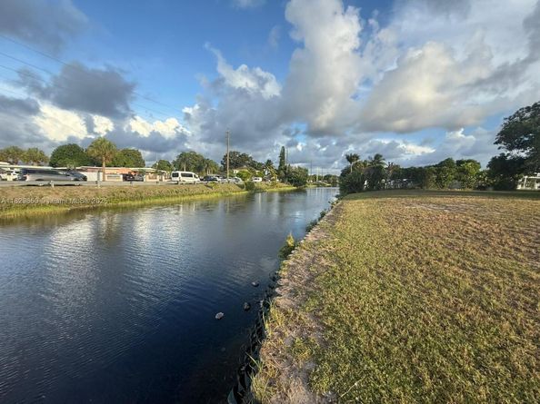 18535 NW 39th Ct, Miami Gardens FL 33055